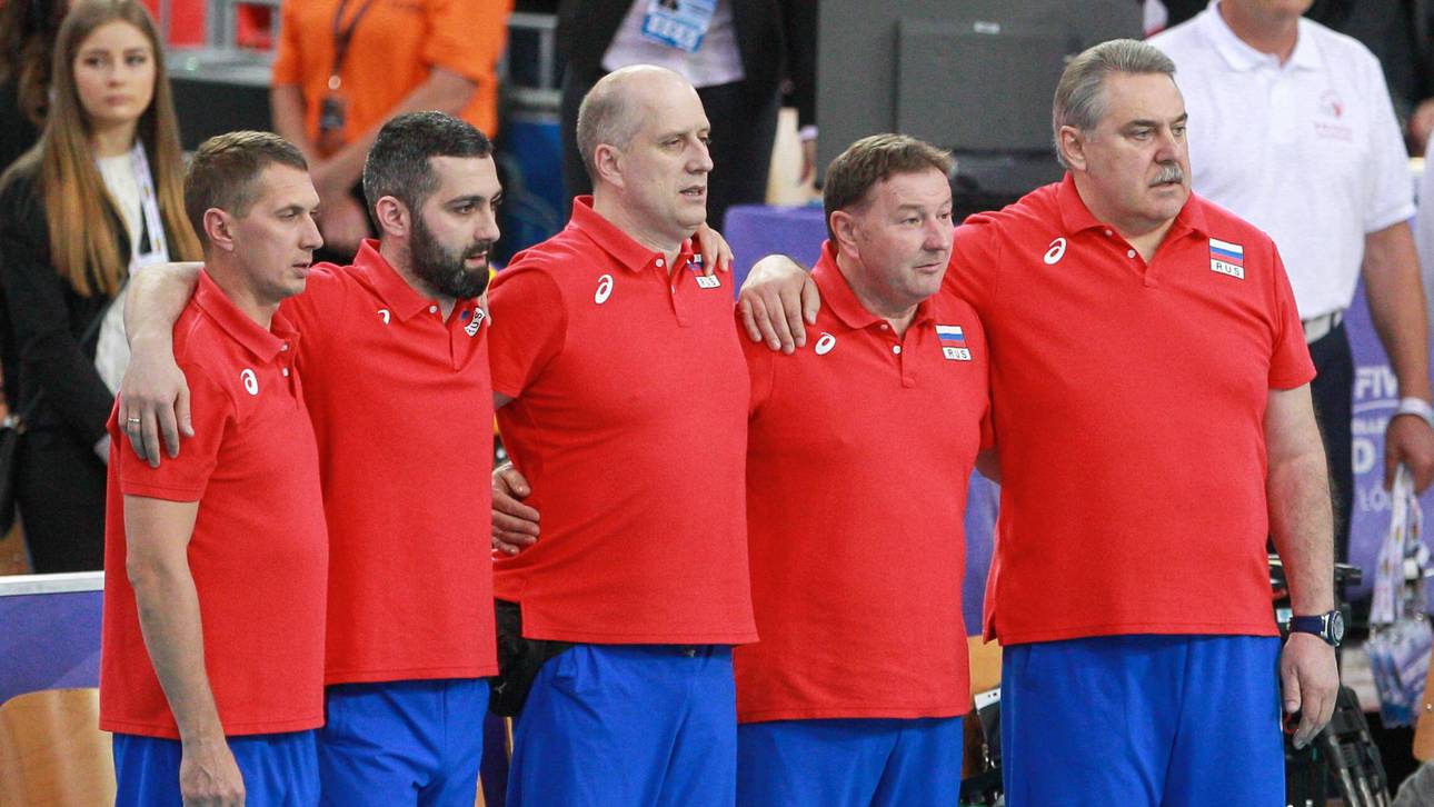 Russland-Coach nach Geste gesperrt