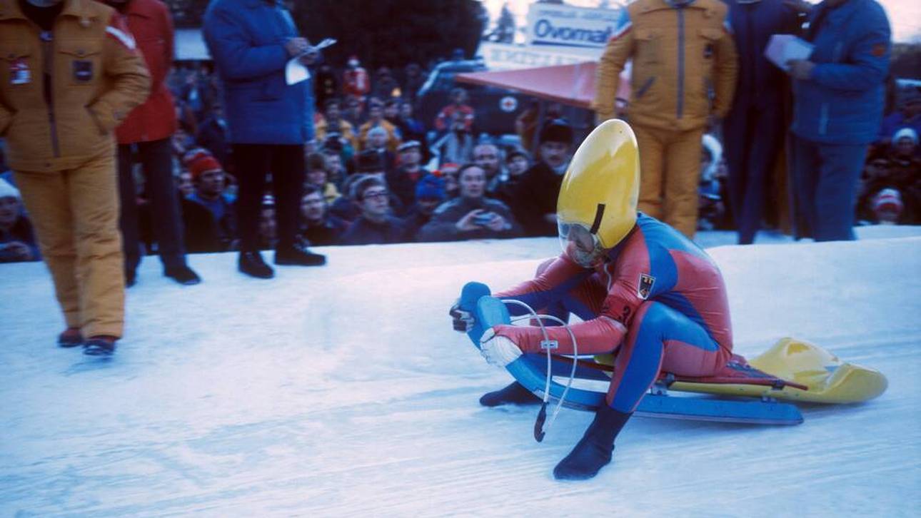 Josef Fendt mit seinem Eierhelm bei den Olympischen Winterspielen in Innsbruck