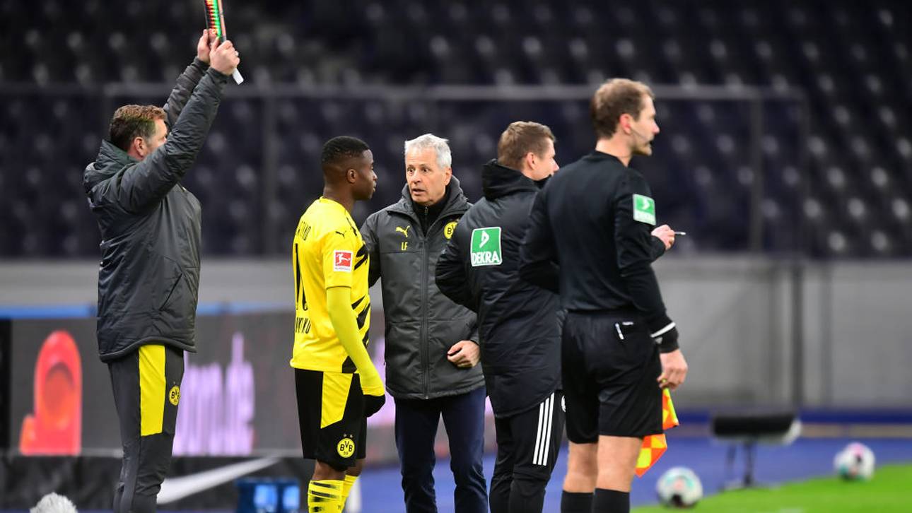 Moukoko feiert Debüt und Rekord