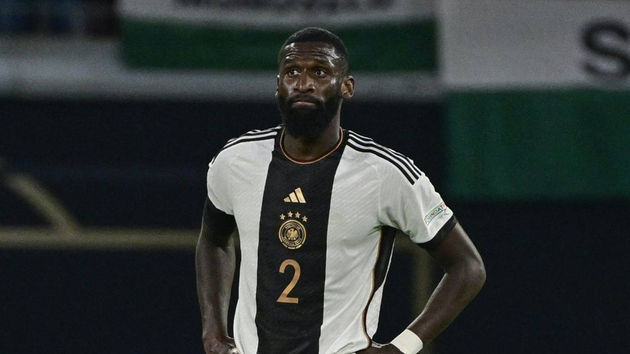 Gelbsperre zwingt Flick zu Umbau