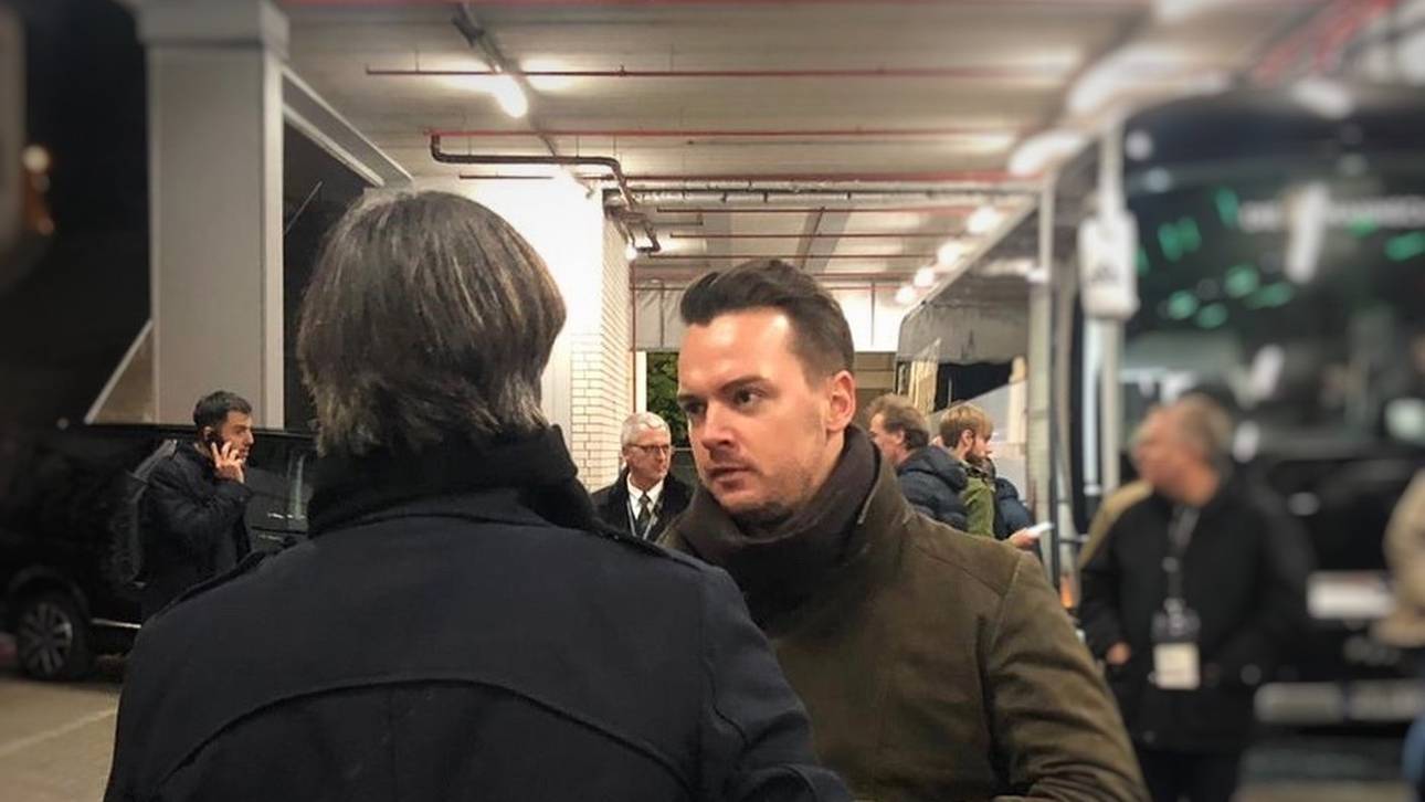 SPORT1-Chefreporter Florian Plettenberg (r.) im Gespräch mit Joachim Löw