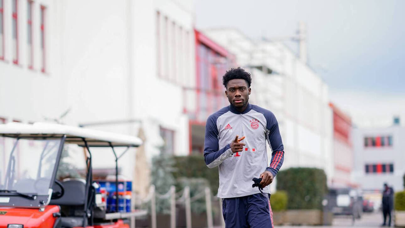 FC Bayern: Alphonso Davies fällt mit Außenbandriss aus