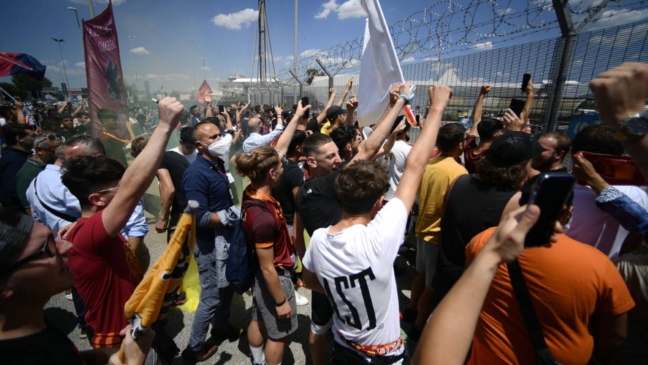 Roms Tifosi feiern Mourinho-Ankunft