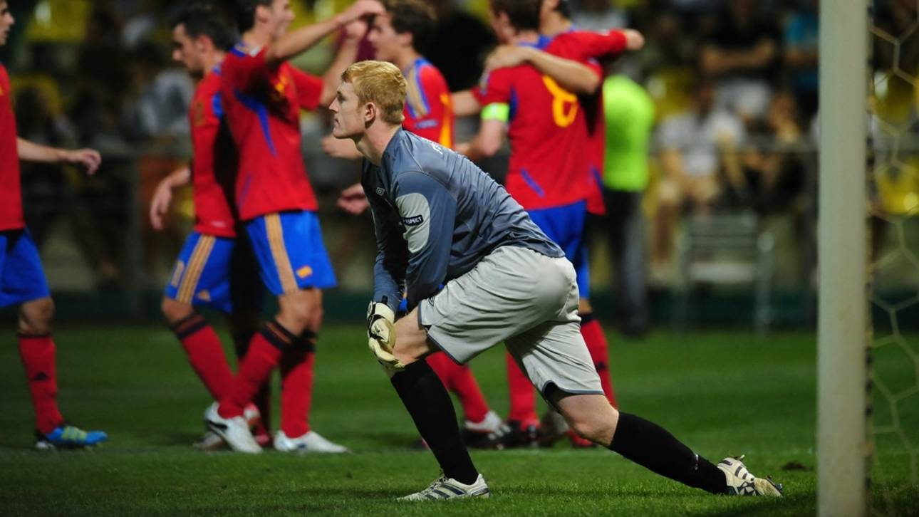 Torwart attackiert Mitspieler und sieht Rot