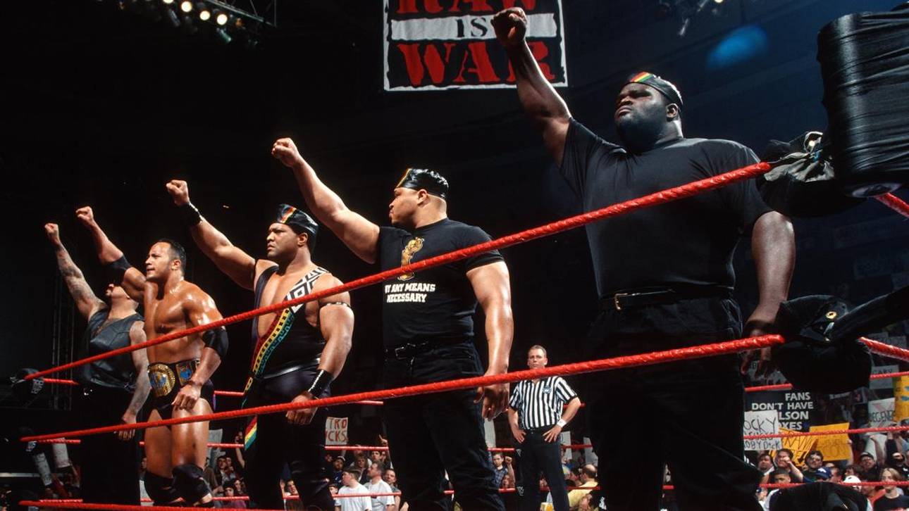 Mark Henry (r.) und The Rock (2.v.l.) als Teil der Nation of Domination