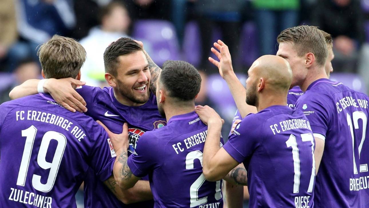 Testroet führt Aue zum Sieg