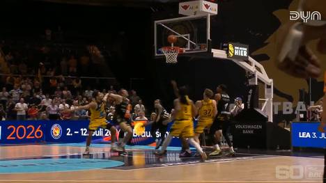 Die BBL-Highlights der Basketball-Partie Basketball Löwen Braunschweig - MHP RIESEN Ludwigsburg im Video.
