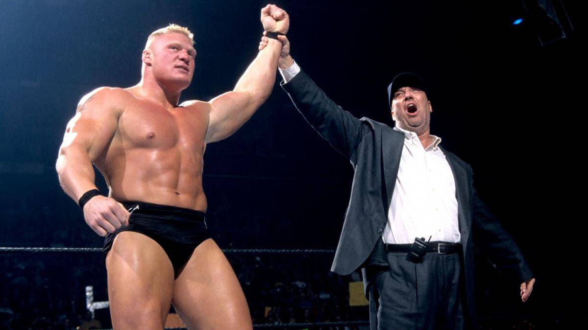Lesnar steigt 2002 in den Hauptkader auf, der nach dem Ende der glorreichen Attitude Era dringend neue Stars braucht. Mit Paul Heyman als Manager bekommt Lesnar einen Blitz-Push an die Spitze