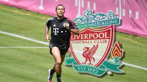 Der FC Liverpool gilt als heißester Kandidat auf einen Wechsel für den Bayerns abwanderungswilligen Thiago. Bislang allerdings, das betonten die Münchner immer wieder, sei noch keine offizielle Offerte für den 29-Jährigen eingegangen. 