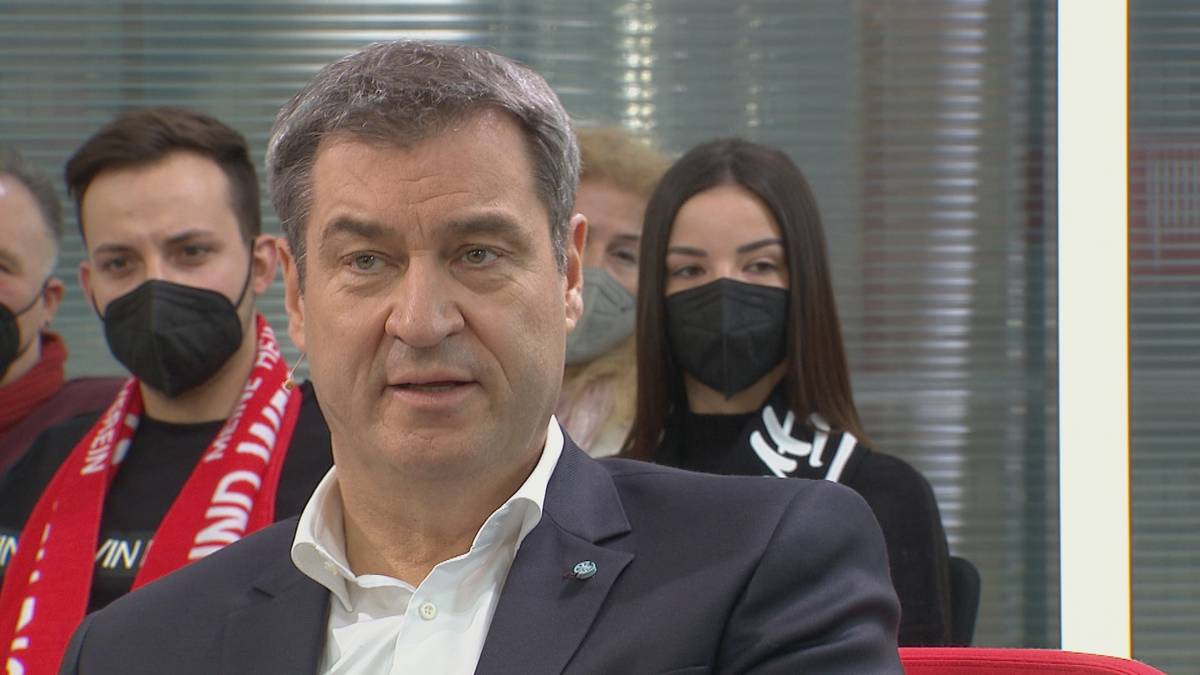 Der bayrische Ministerpräsident Markus Söder spricht im STAHLWERK Doppelpass über die Folgen die Corona für den Profi-Fußball hat.