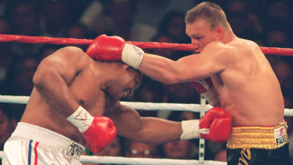 Weniger rühmlich war sein Match gegen Axel Schulz ein Jahr später, in dem der deutsche Herausforderer eigentlich den Sieg verdient gehabt hätte. Foreman lehnte nach dem umstrittenen Punktsieg einen Rückkampf ab und bekam die Titel aberkannt. Dennoch: Was Foreman vorher geleistet hat, wiegt schwerer