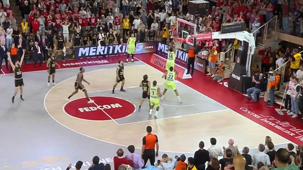 Knapper Sieg! Theis darf von Titel träumen | EuroLeague