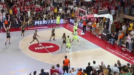 Die AS Monaco gewinnt knapp die Serie gegen den FC Barcelona. Die Spieler rund um Daniel Theis ziehen in die Final Four der EuroLeague ein. 