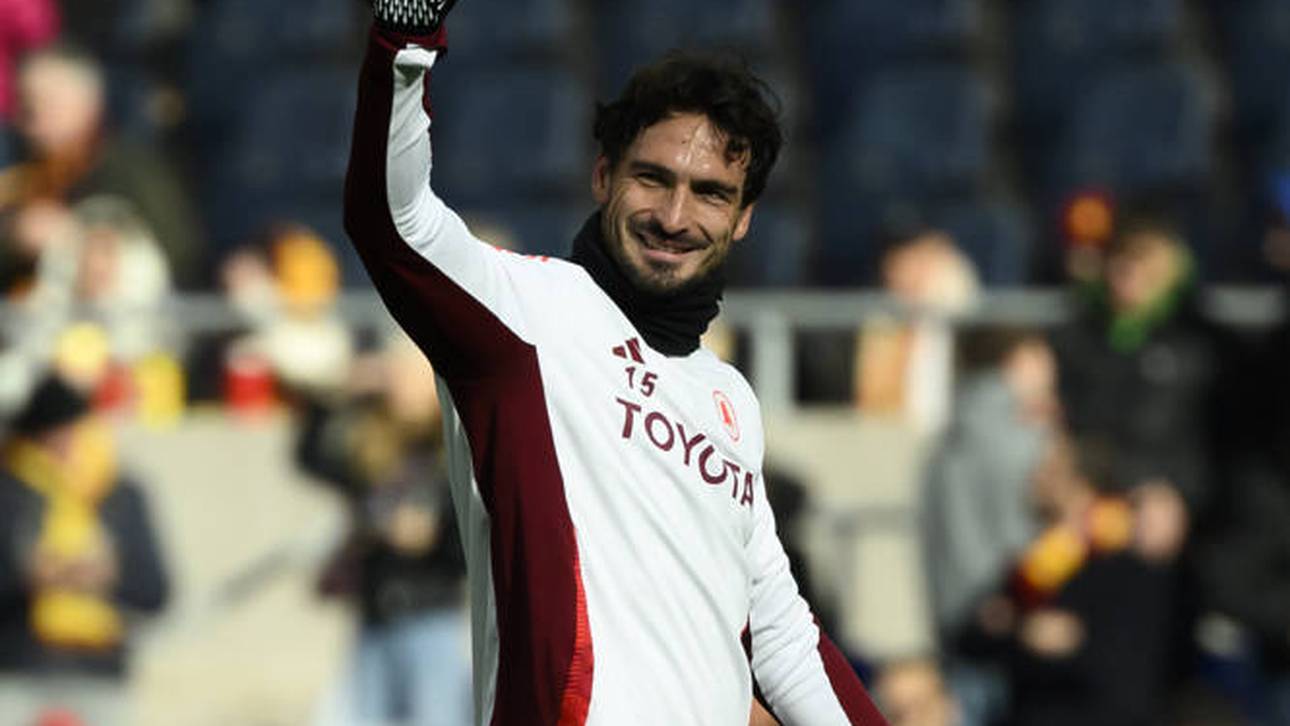 Mats Hummels beim Aufwärmen vor dem Spiel gegen Parma 