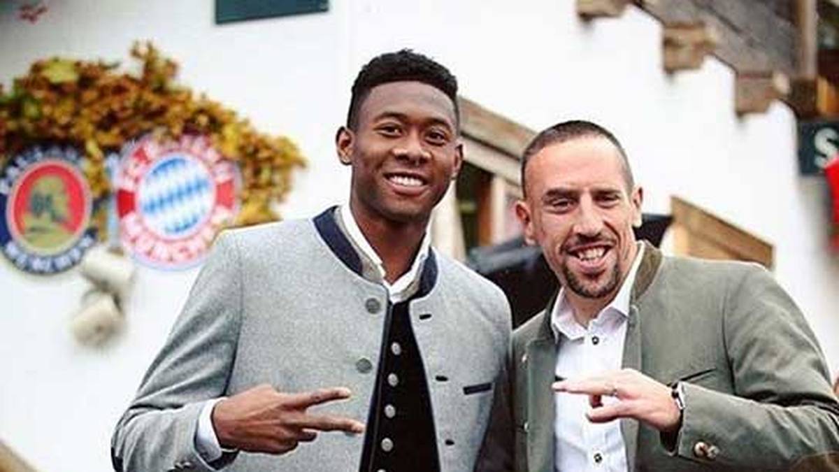 Beste Freunde: David Alaba (l.) post mit Franck Ribery