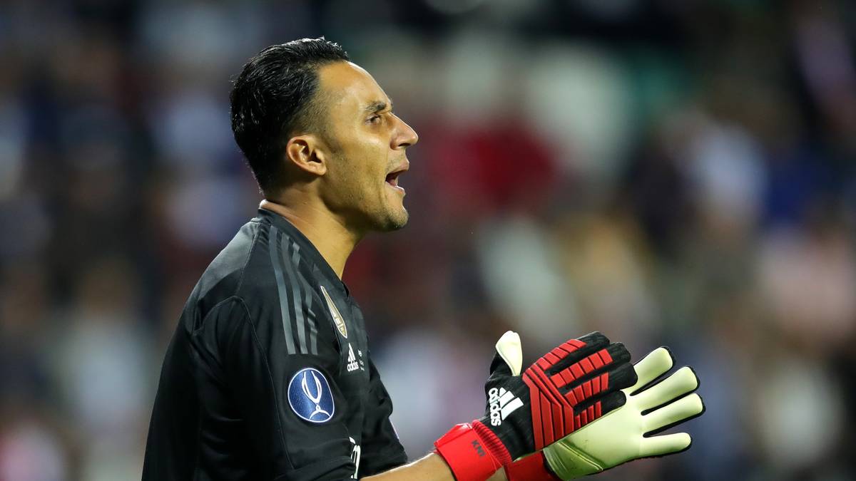 REAL MADRID - KEYLOR NAVAS: Ist auf der Linie ein wirklich guter Torhüter, was viele Kritiker nicht wahrhaben wollen. Hat nur ein Problem: seine Größe. Würde mit ein paar zusätzlichen Zentimetern Gardemaß wahrscheinlich den einen oder anderen Ball mehr halten - etwa Sauls Schuss zum 3:2. Fußballerisch zudem auch nicht der Stärkste seiner Zunft. SPORT1-NOTE: 4
