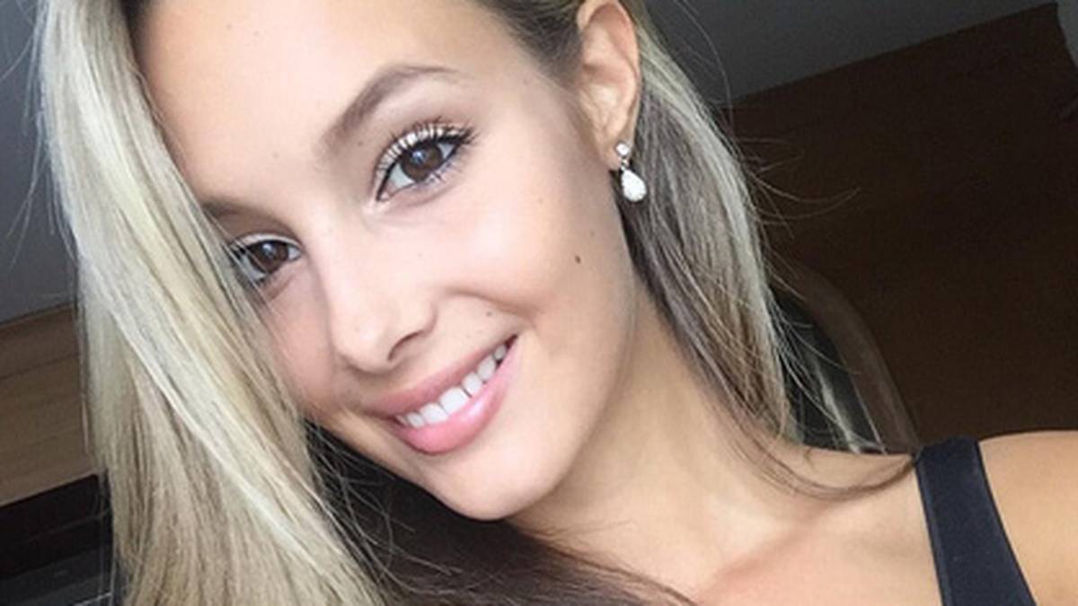 Viktoria Varga fiebert mit ihrem Freund  Graziano Pelle dem EM-Viertelfinale zwischen Italien und Deutschland entgegen und grüßt per Selfie aus Paris