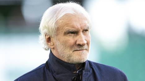 Rudi Völler prophezeit trotz der Niederlage im Topspiel gegen "Weihnachtsmeister" Bayern München ein enges Titelrennen