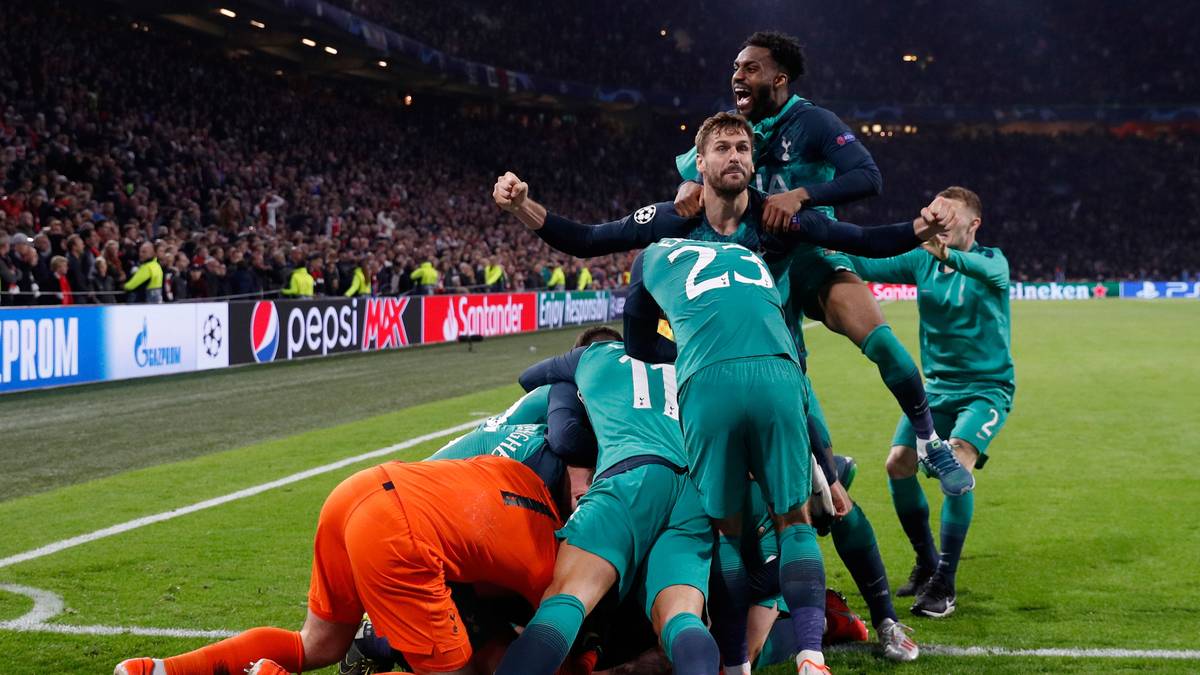 Daily Mail (England): "Danke, Fußball! Tottenham zog eines der besten Champions-League-Comebacks gegen Ajax durch. Spurs-Boss Mauricio Pochettino ging beim Abpfiff in die Knie"



