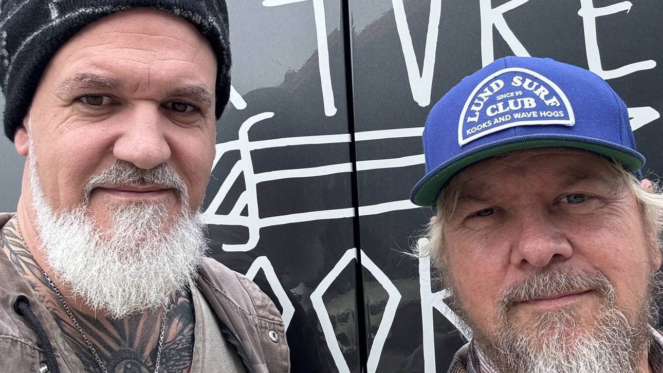 SPORT1-Reporter Reinhard Franke (l.) traf sich mit Skateboard-Ikone Claus Grabke zum Exklusiv-Interview