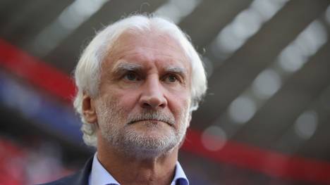 Bayer-Geschäftsführer Rudi Völler findet nach der Schlappe gegen Gladbach deutliche Worte