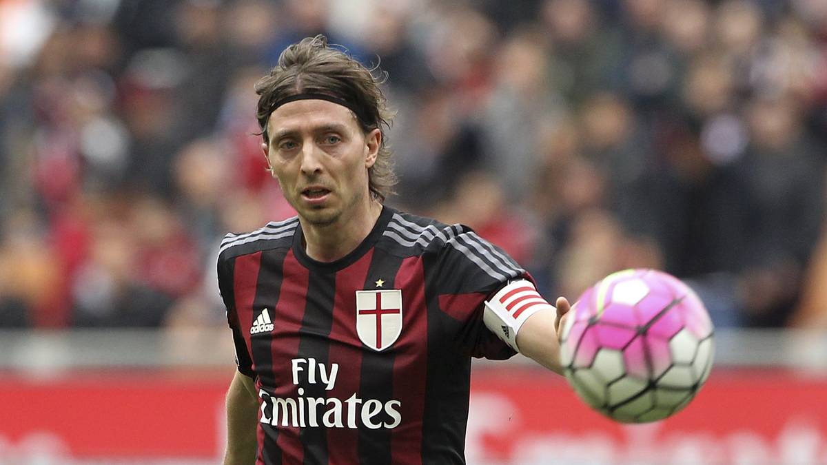 1 Fc Koln Angeblich An Riccardo Montolivo Interessiert