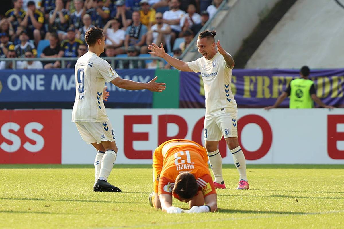 Spätestens seit dem Halbfinaleinzug in der Saison 2023/24 ist der 1. FC Saarbrücken als Pokalschreck gefürchtet - und beweist auch diesmal im Duell mit dem klassenhöheren 1. FC Magdeburg, wie wohl er sich in der Außenseiterrolle fühlt. Ein 60-Meter-Solo wird zum Knackpunkt des Spiels.