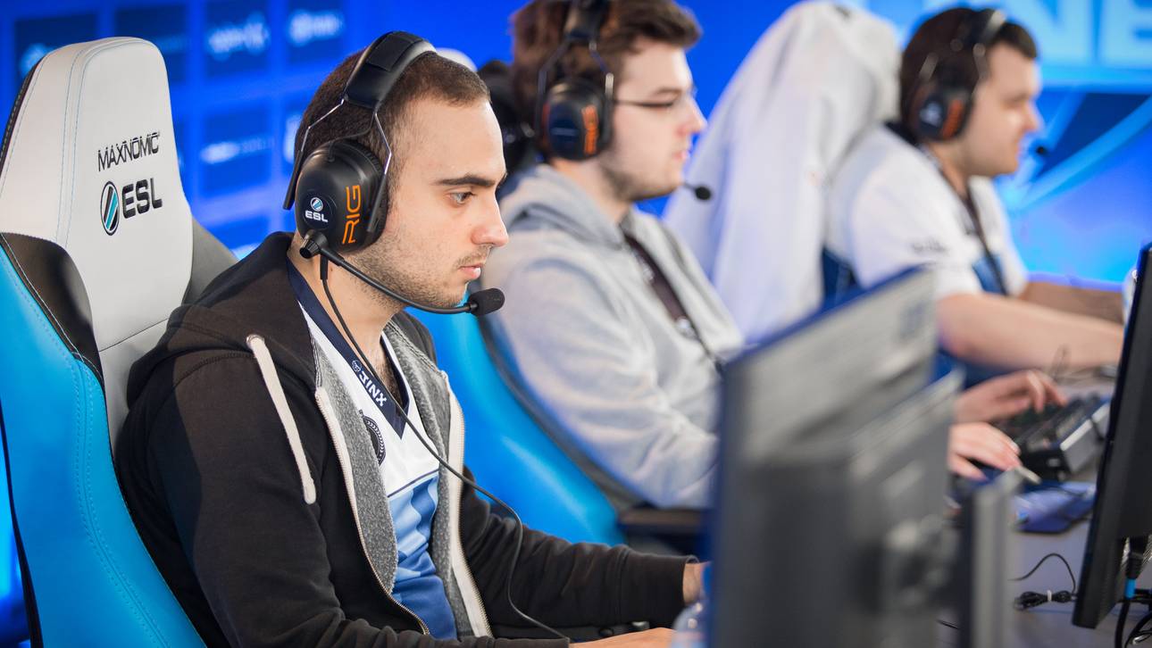 Team Liquid und Newbee gegen alle