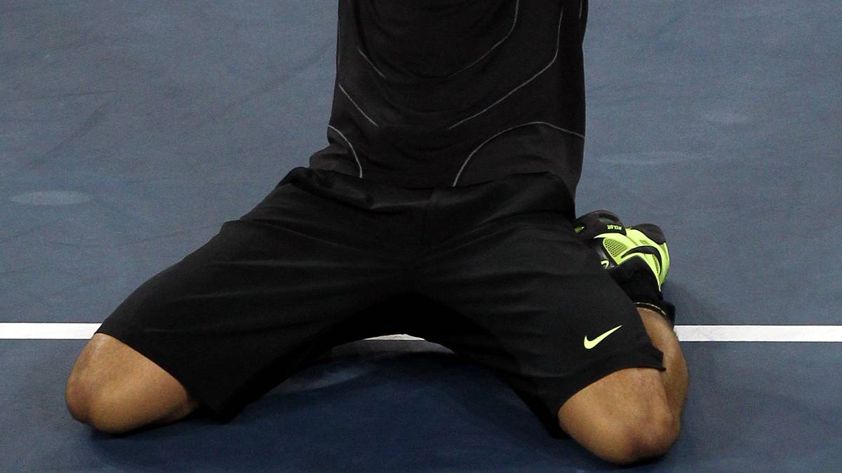 RAFAEL NADAL (1x Australian Open, 9x French Open, 2x Wimbledon, 2 US Open): Der beste Sandplatzspieler aller Zeiten braucht einige Jahre, bis er sein Spiel auch auf Hartzplatz perfektioniert hat. Mit einem Sieg gegen Djokovic bei den US Open 2010 vollendet der Spanier aber dann seine Grand-Slam-Sammlung