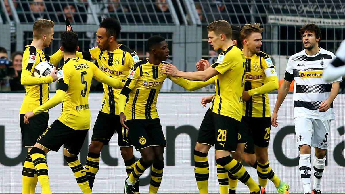 Dortmund drängt weiter - und dreht das Spiel. Lukas Piszczek erzielt per Kopfball in der 15. Minute das 2:1
