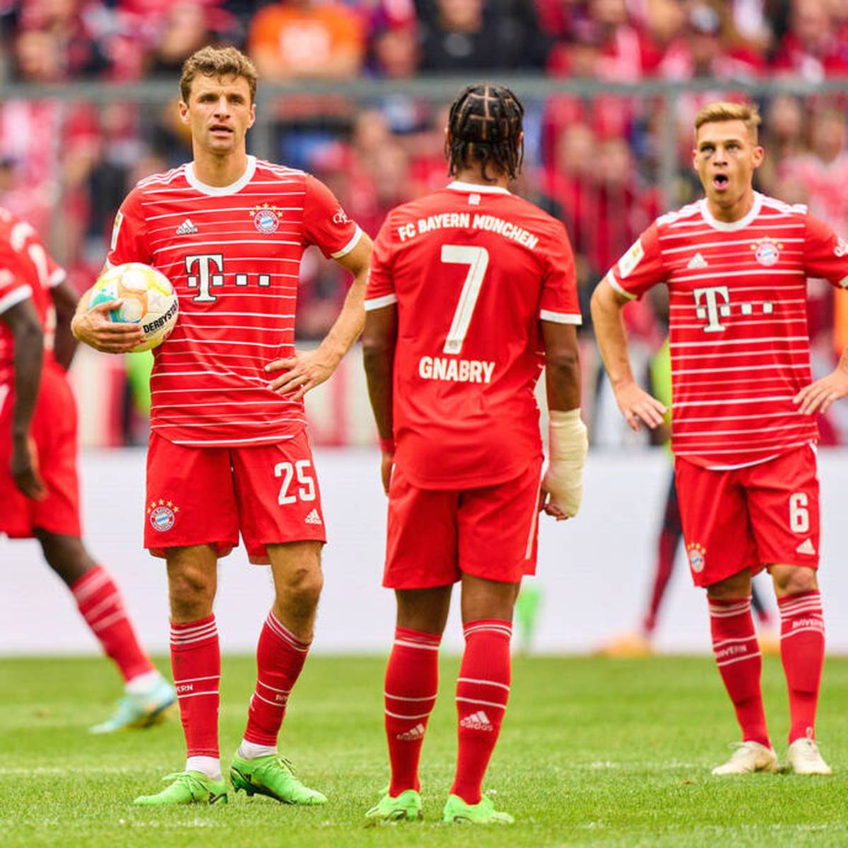 Vor dem kommenden Champions-League-Spiel gegen Viktoria Pilsen muss Bayern-Trainer Julian Nagelsmann umplanen. Zwei Bayern-Stars sind an Corona erkrankt. 