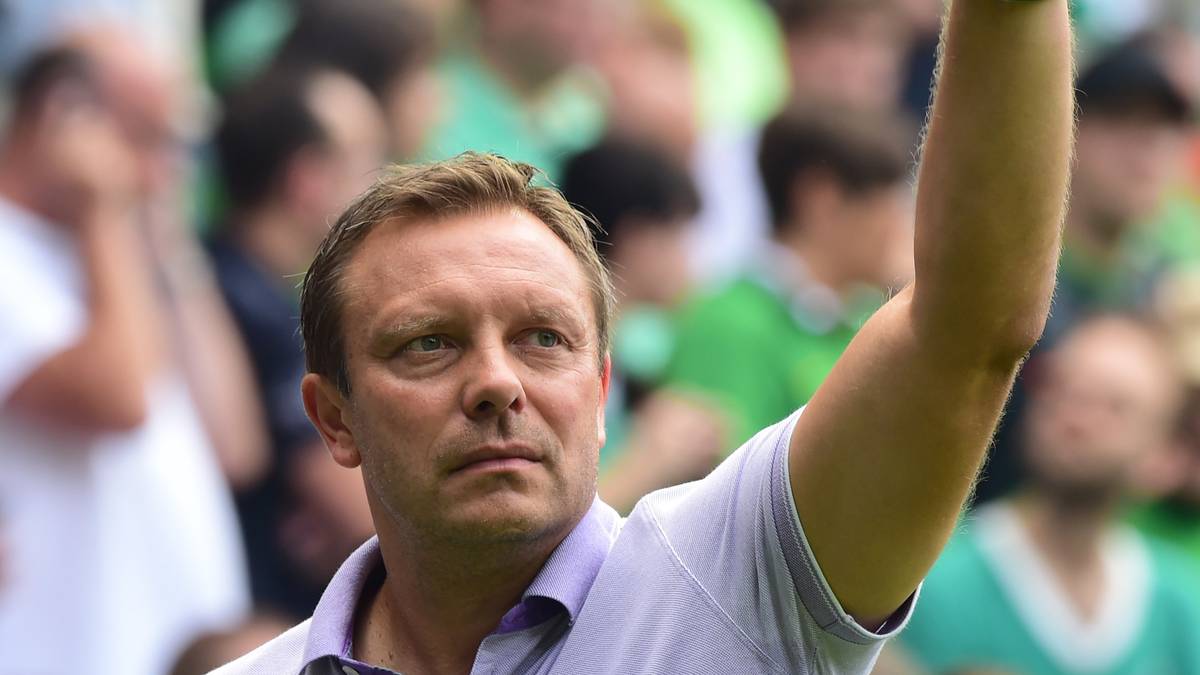 Andre Breitenreiter gibt in Bremen derweil seine Bundesliga-Premiere als Coach der Königsblauen