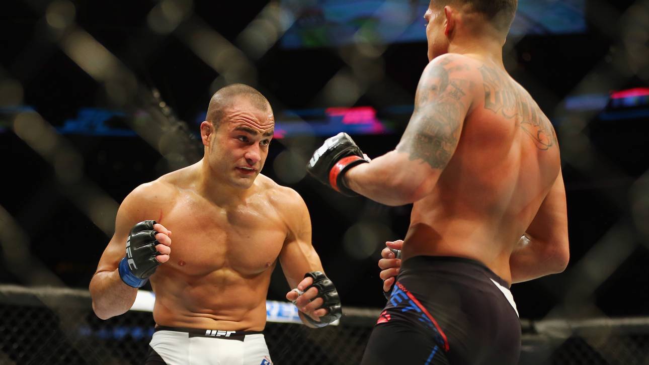 Eddie Alvarez ist Titelträger im Leichtgewicht