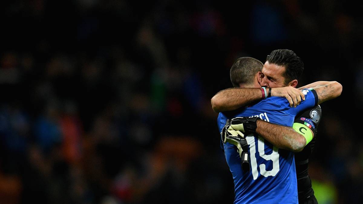 Nach dem ersten WM-Aus Italiens seit 60 Jahren macht sich eine große Portion Wehmut im Mailänder Stadtteil San Siro breit - aber nicht nur dort. Quer durch ganz Italien, in Zeitungskolumnen, TV-Sendungen oder hunderten Tweets wird Buffons Abschied beweint