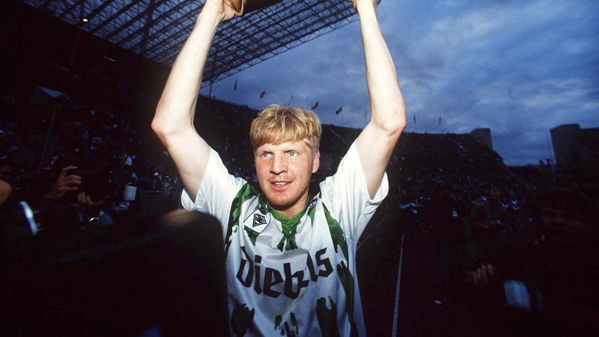 STEFAN EFFENBERG (MITTELFELD): Bevor er bei Bayern der "Cheffe" war, entdeckten die Gladbacher 1987 das Talent des "Tigers". Nach seiner Rückkehr 1994 Dreh- und Angelpunkt des offensiven Mittelfelds, 1995 Torschütze beim DFB-Pokalsieg über Wolfsburg