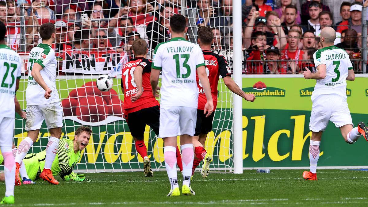 Nils Petersen (64.) lässt Freiburg noch einmal kurz hoffen...