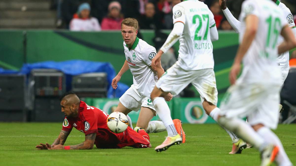 ARTURO VIDAL (2016): Die Schwalbe von Arturo Vidal im Halbfinale des DFB-Pokals 2016 zwischen dem FC Bayern und Werder Bremen erregt die Gemüter