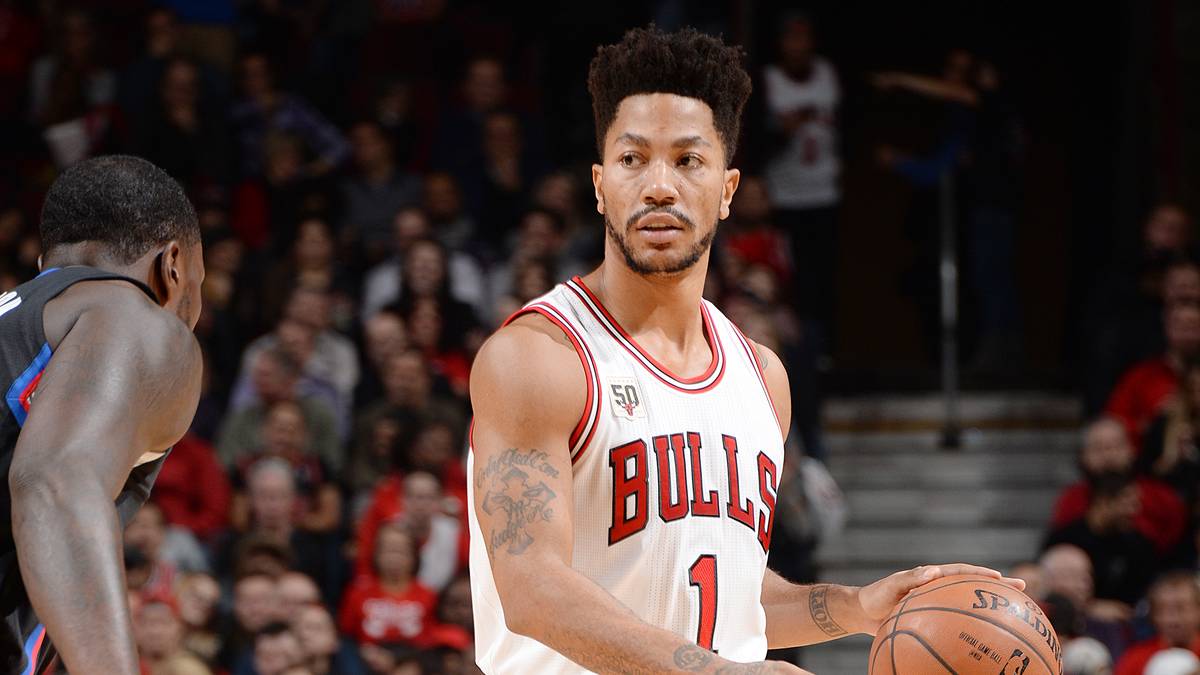 Derrick Rose ohne Maske? Nach einer punktlosen ersten Hälfte vergisst der Point Guard der Bulls seine Gesichtsmaske aufzusetzen und erzielt elf Punkte in Halbzeit zwei