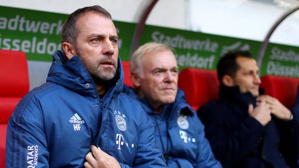 DUESSELDORF, GERMANY - NOVEMBER 23: Head coach Hansi Flick of Bayern Muenchen looks on during the Bundesliga match between Fortuna Duesseldorf and FC Bayern Muenchen at Merkur Spiel-Arena on November 23, 2019 in Duesseldorf, Germany. (Photo by Lars Baron/Bongarts/Getty Images)