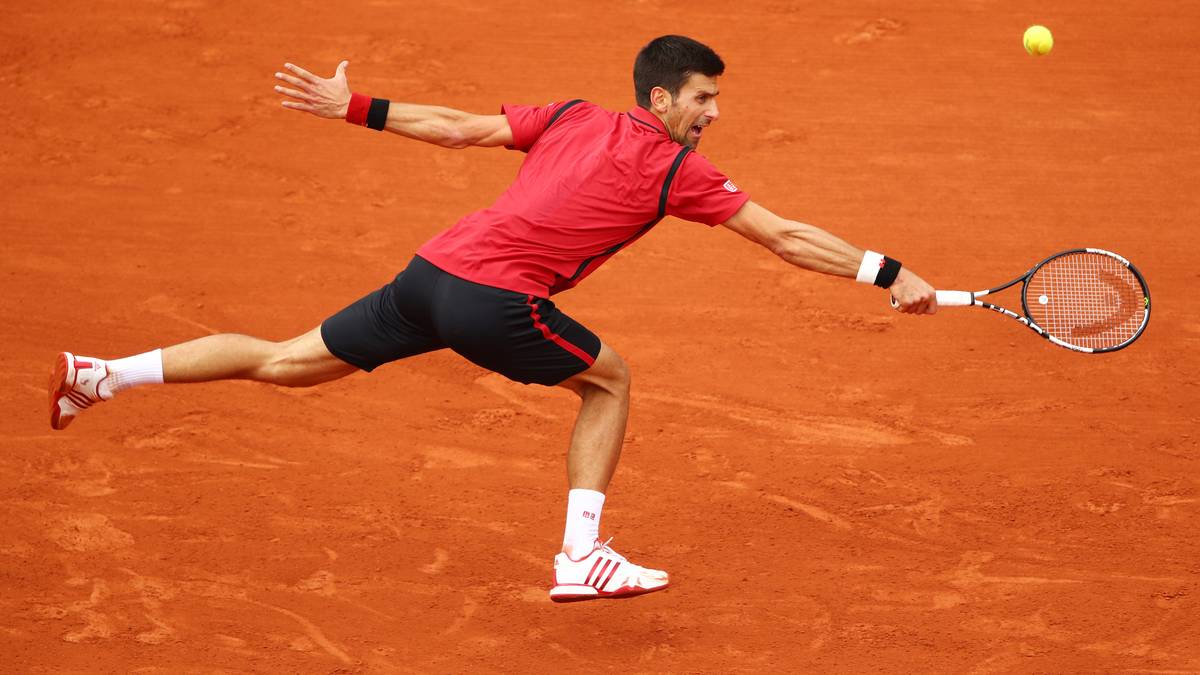 Der serbische Favorit macht bei seinen Rettungsversuchen eine wesentlich bessere Figur. Die Bewegung des Djokers wirkt fast schon filigran 