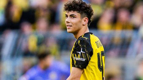 Beim 4:0-Erfolg von Borussia Dortmund gegen den SC Freiburg begeisterte besonders Samuele Inacio. SPORT1-Reporter Manfred Sedlbauer ordnet die Leistungen des 18-Jährigen ein.