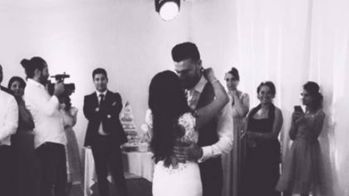 Der erste Tanz gehört dem Brautpaar. Im beschaulichen Heuweiler lässt sich Daniel Caligiuri mit Freundin Eleonora trauen und zeigt danach, dass er nicht nur fußballerisch was auf dem Kasten hat