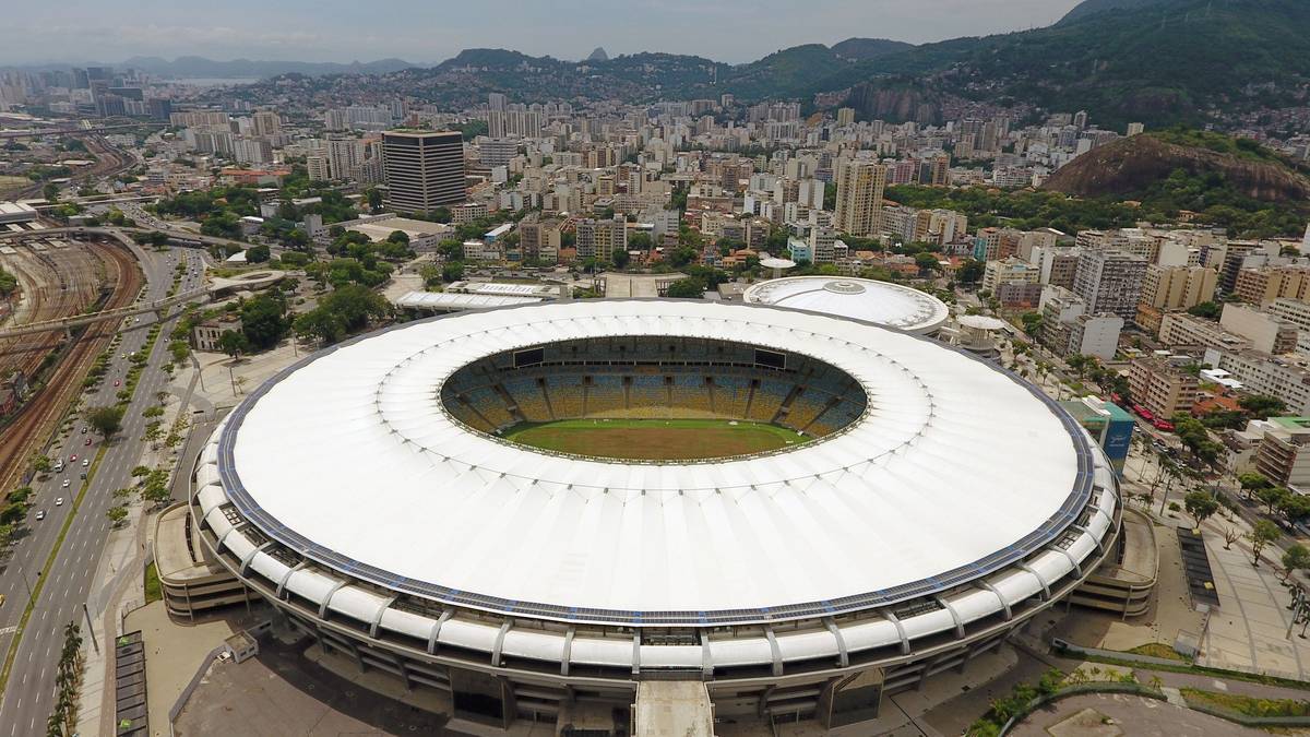 173.850 - Menschen sahen 1950 im Maracana-Stadion von Rio de Janeiro das entscheidende Spiel zwischen Brasilien und Uruguay, der Gastgeber verlor 1:2. Es ist mit Abstand das am besten besuchte WM-Spiel der Geschichte. Heute passen weniger als die Hälfte der Fans rein - nur noch knapp 75.000