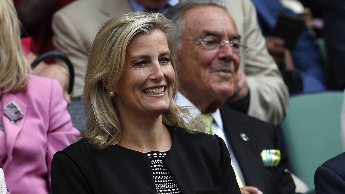 Auch der Adel gibt sich in der Royal Box die Ehre: Sophie, Countess of Wessex, die Schwiegertochter von Königin Elisabeth II. schaut in Wimbledon vorbei