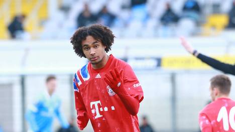 Der Abschied von Joshua Zirkzee beim FC Bayern rückt offenbar näher. Laut einem Bericht von talkSPORT steht der Stürmer unmittelbar vor einer Leihe zum FC Everton. 