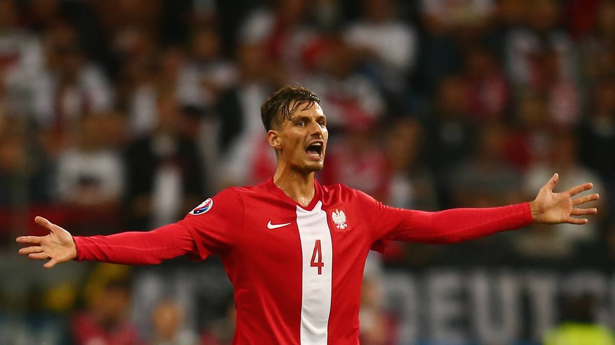 Polens Verteidiger Lukasz Szukala kann's nicht fassen