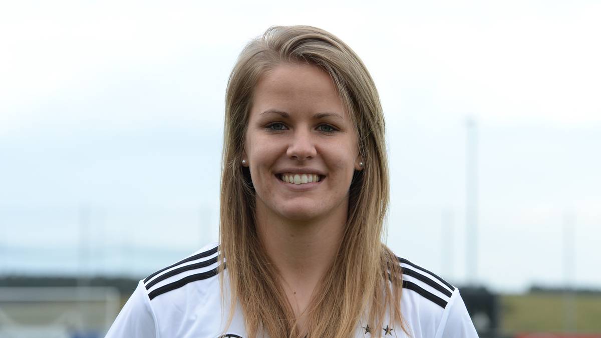 Petermann hat bereits Erfahrung im Weltmeister werden. 2014 gehörte der Titelträgerinnen der U-20-Auswahl. Erst am 6. März dieses Jahres gab sie beim Algarve-Cup ihr Debüt in der A-Nationalmannschaft