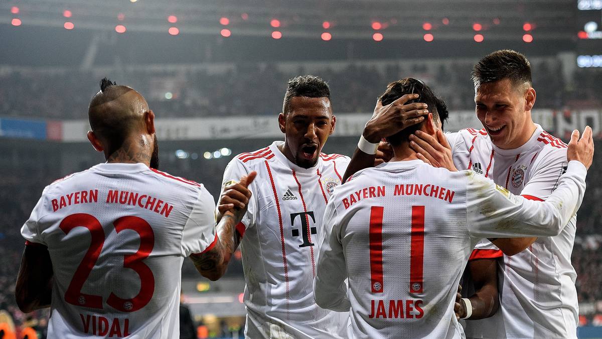 PLATZ 4 (4) - FC BAYERN MÜNCHEN: 587,8 Millionen Euro (2015/16: 592 Millionen Euro)