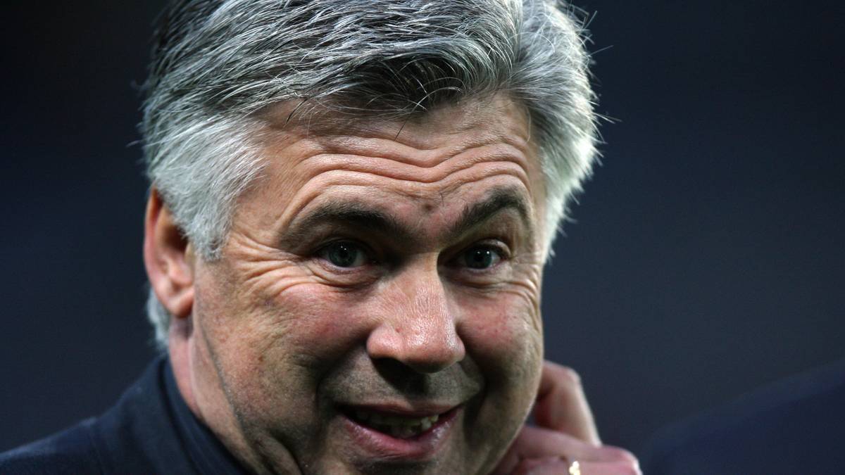 Dennoch: Der spuckende Hertha-Fan war nicht der erste, dem Ancelotti den Mittelfinger zeigte. 2008, als Trainer des AC Mailand, provozierte ihn schon einmal ein Fan zu einer deftigen Antwort