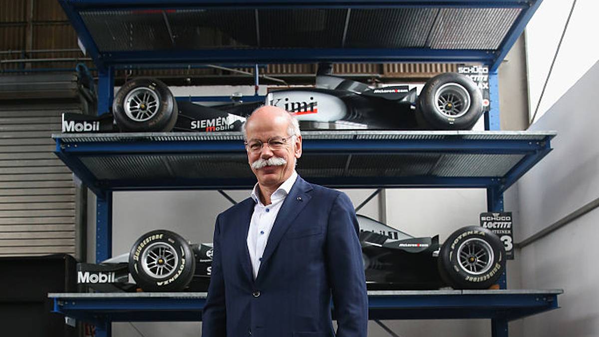 Dieter Zetsche, damaliger Vorstandsvorsitzender der Daimler AG, gibt bekannt, dass diese 2010 den Rennstall Brawn GP übernimmt und bis 2011 die Anteile an McLaren zurückverkaufen wird